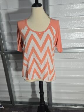 Daytrip Coral Chevron Scoop Neck Short Sleeve Tee